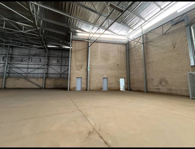 3,302M² OFFICE TO LET IN SPARTAN